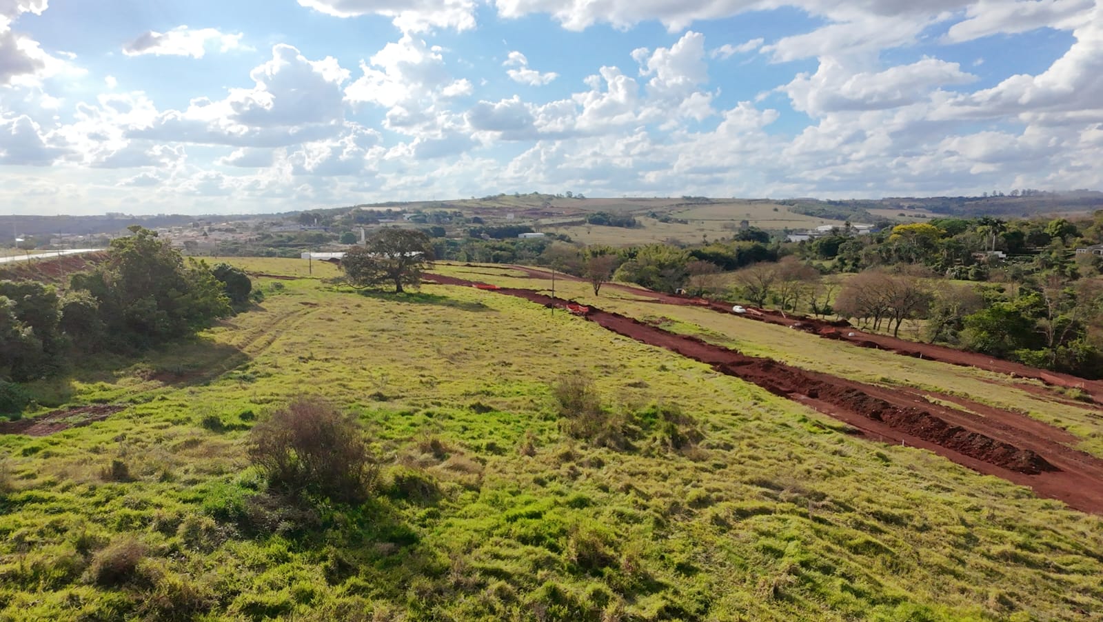 Panorama recente do terreno e das vias do Parque das Flores