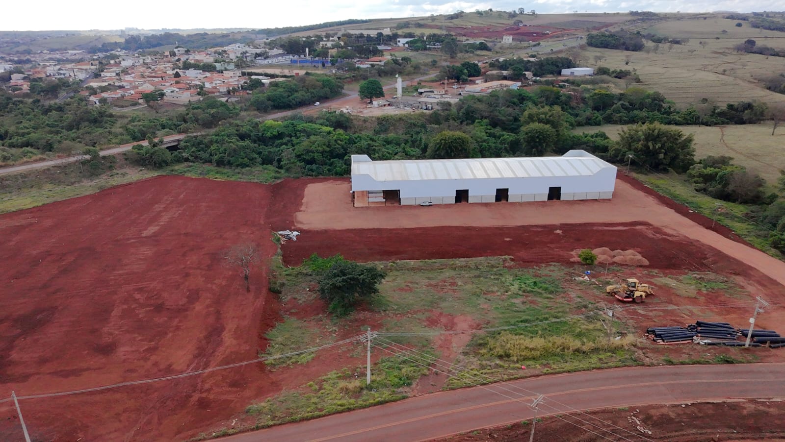 Vista aérea recente do entorno comercial do loteamento
