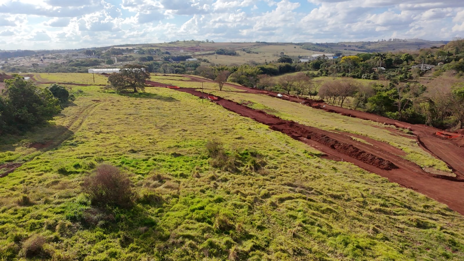 Vista aérea das obras e acessos do Parque das Flores